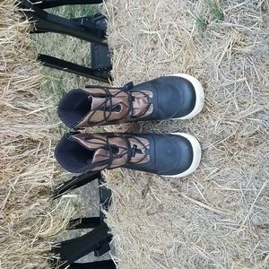 Weather resistant boot